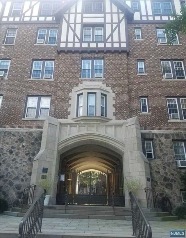 Primary Photo - 275 Engle St