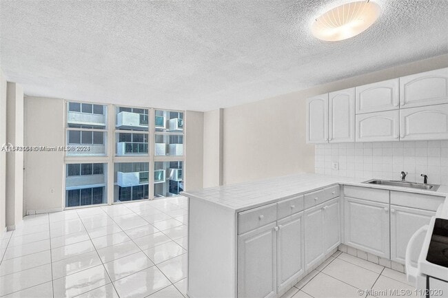 Building Photo - 1228 West Ave