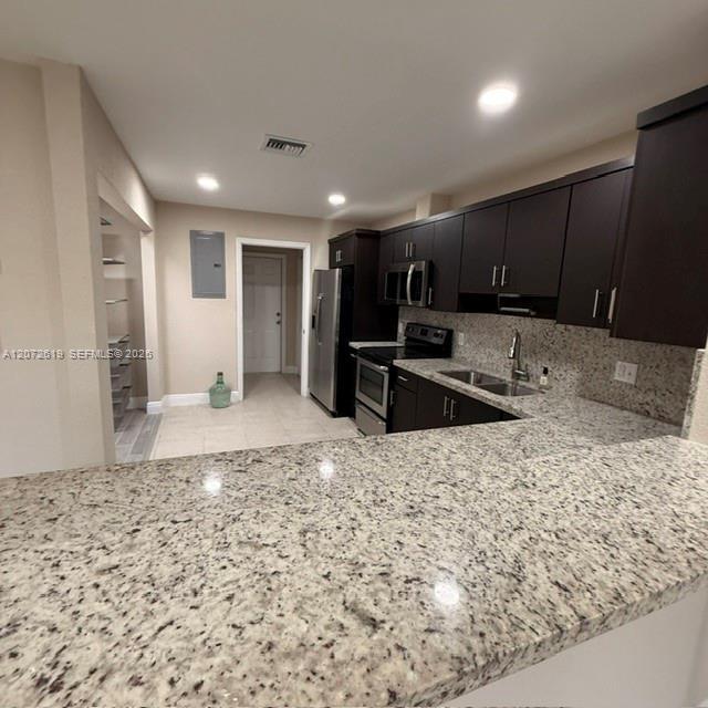 Foto del edificio - 19229 E Lake Dr