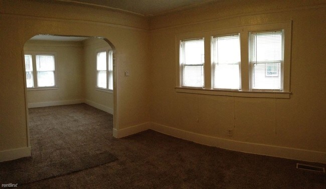 Building Photo - 2 br, 1 bath Apartment - 638 Oakdale St SE