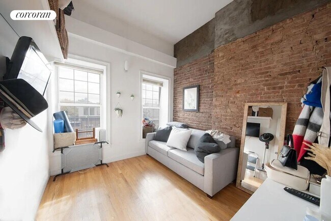 Building Photo - 558 Driggs Ave