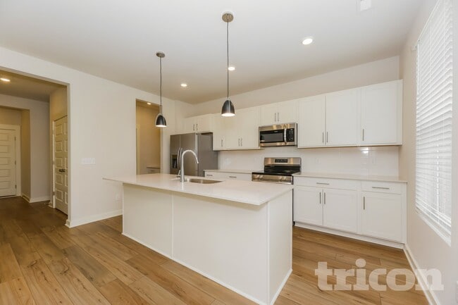 Building Photo - 6200 Calmus Ct
