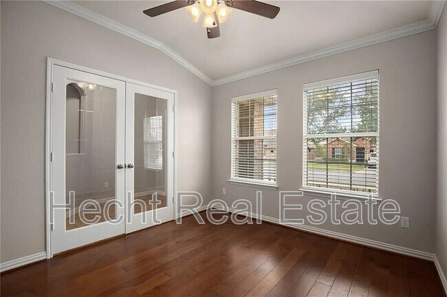 Foto del edificio - 153 Carrington Dr