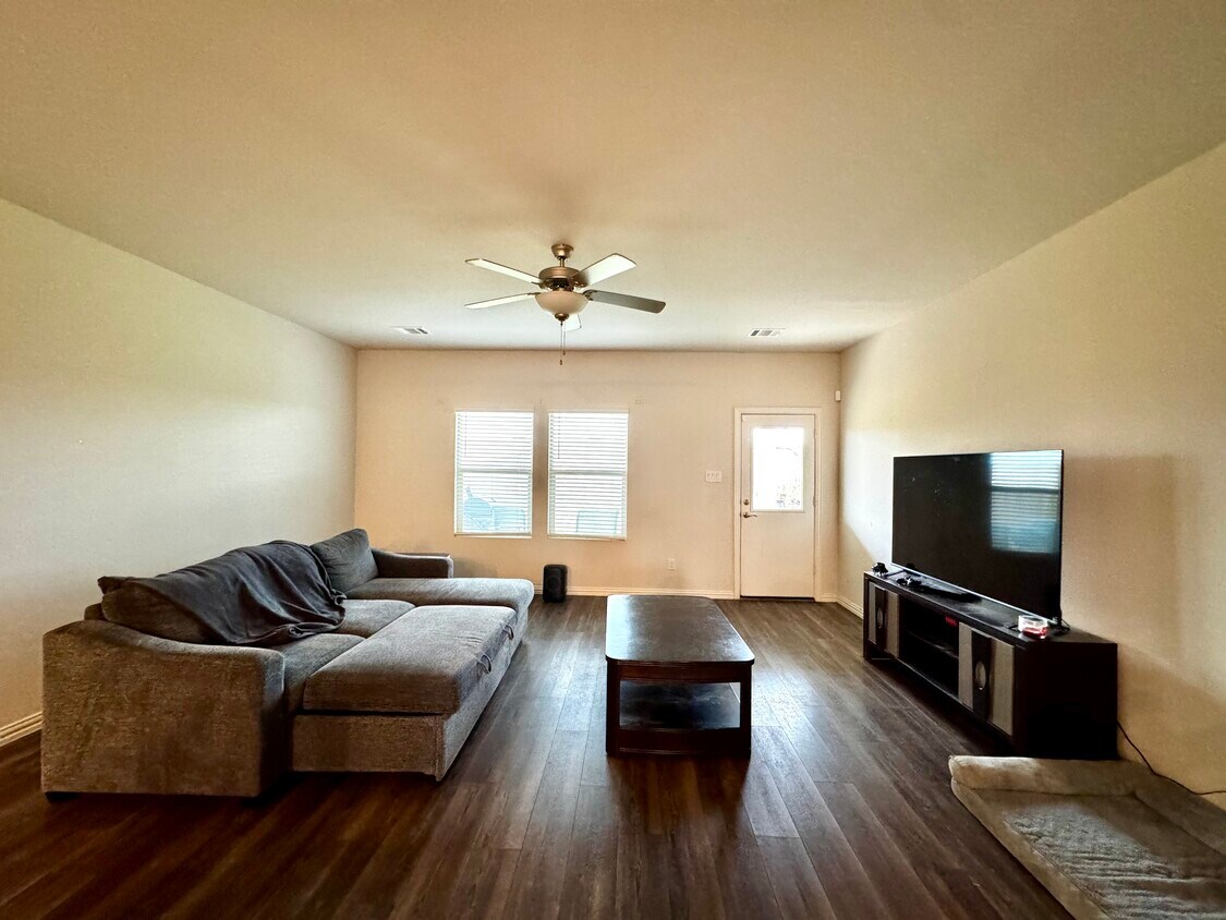 Building Photo - 5419 Big Thicket Ln