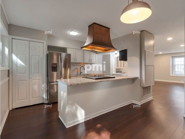 Building Photo - 3083 Colonial Way