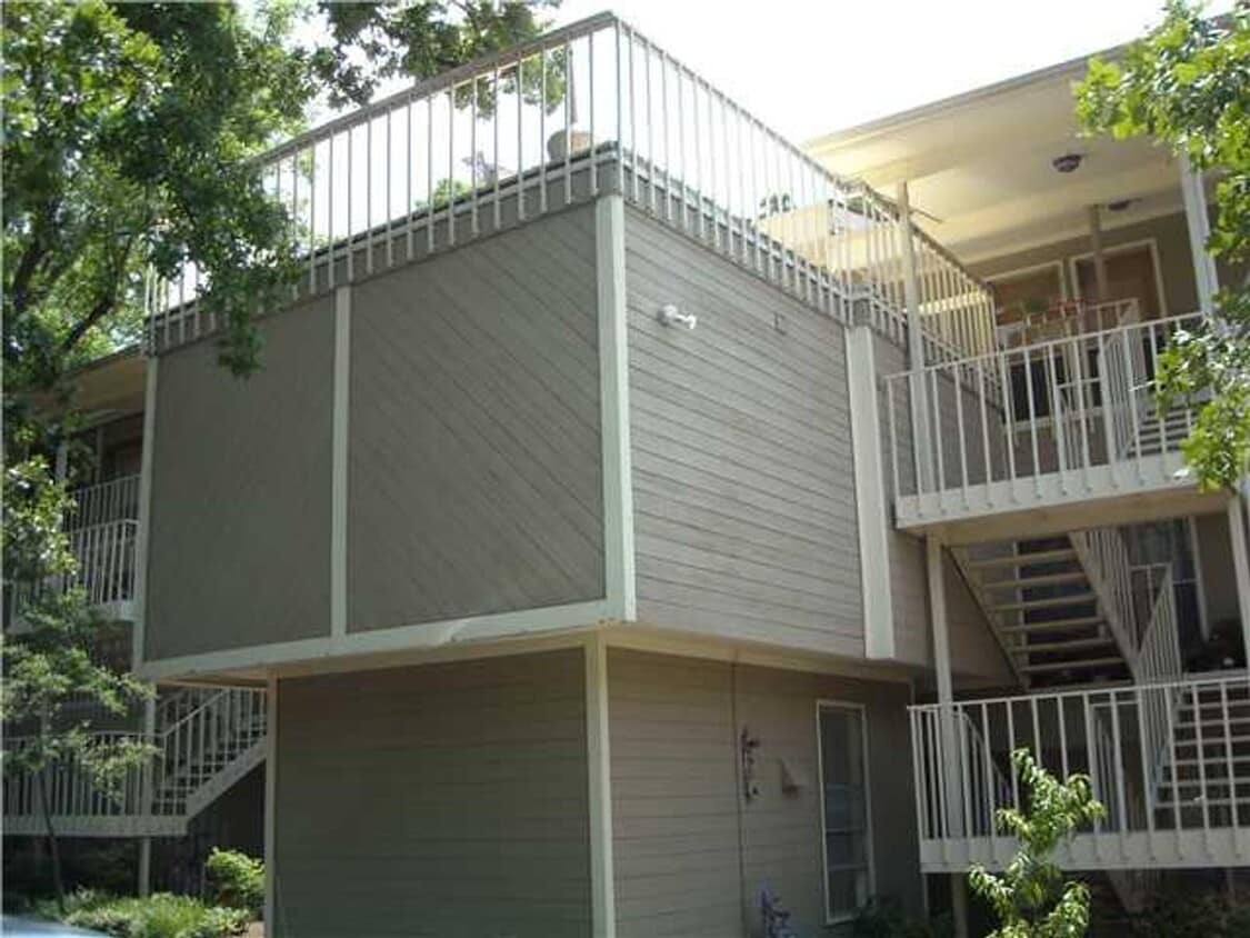 Building Photo - Treehouse - Studio - Fall Prelease 2026