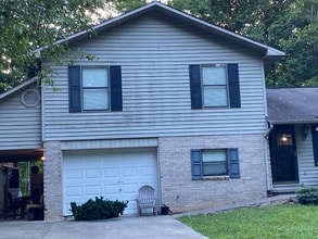 Building Photo - 2310 Red Oak Dr
