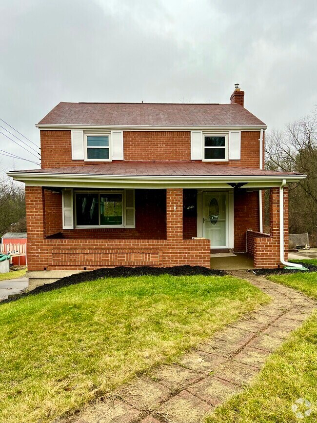 Brierly Manor Apartments for Rent with Hardwood Floors Munhall, PA