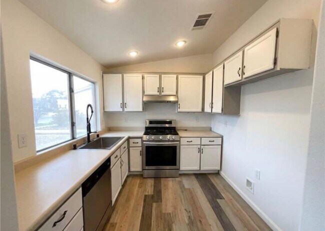 Foto del edificio - 5526 Indigo Hills St