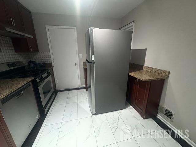 Foto del edificio - 81 Woodmere Dr
