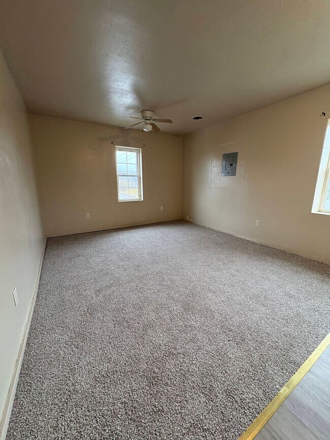 Foto del edificio - 695 Ewing St