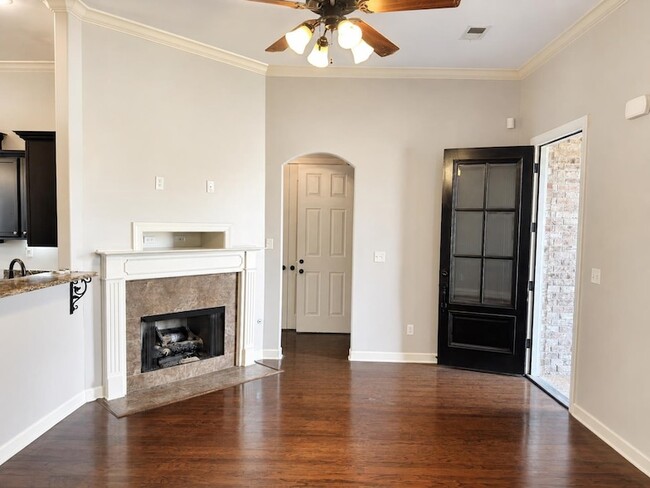 Foto del edificio - 1398 Sawmill Creek Ln