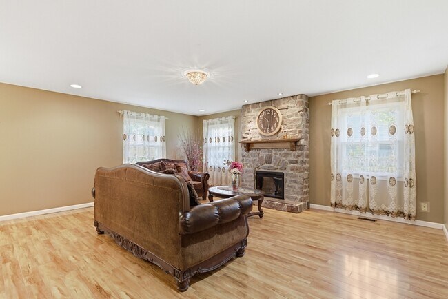 Foto del edificio - 12426 Chalford Ln
