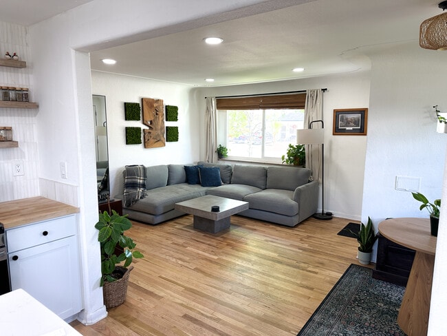 Living Room - 525 Perry St House