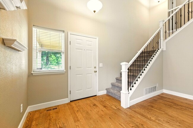 Building Photo - Amazing 3 Bed 4 Bath Highlands Ranch House...
