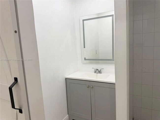 Foto del edificio - 2321 SW 106th Ct