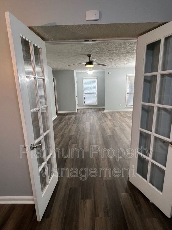 Building Photo - 5135-5159 Roswell Rd