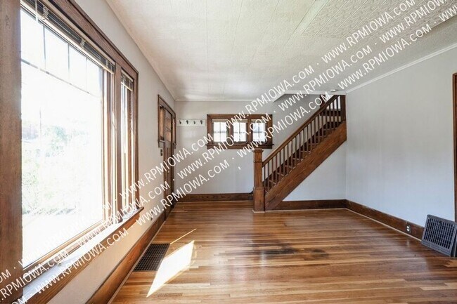 Foto del edificio - 3315 Woodland Ave