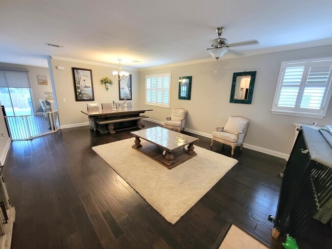 Building Photo - 880 Solimar Way