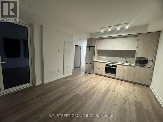 Photo du bâtiment - 395 Square One Dr