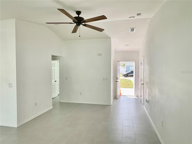 Building Photo - 270 Hyacinth Ct