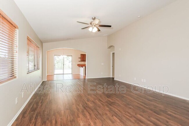 Building Photo - 5417 W Grove St