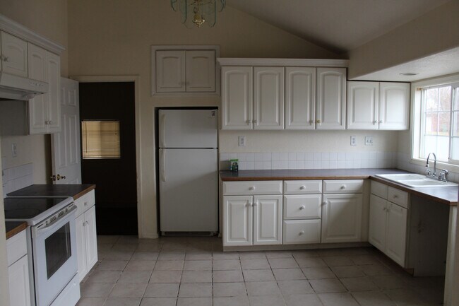 Foto del edificio - 2437 Darrow Ave