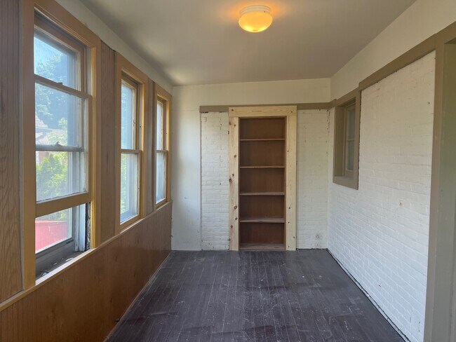 Building Photo - 111 Genesee St