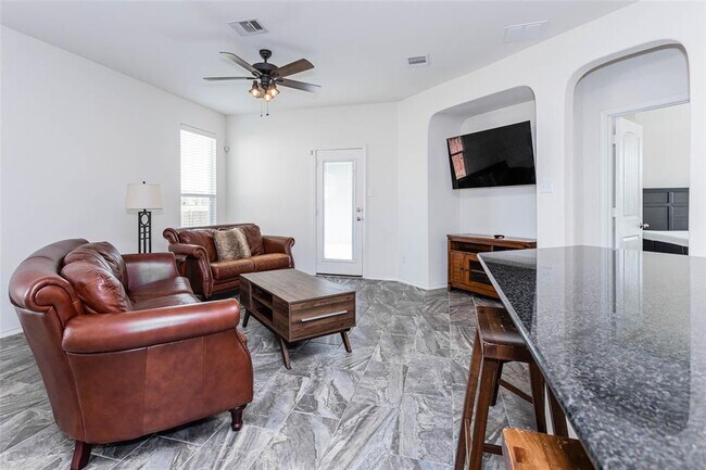 Foto del edificio - 201 Tordesillas Dr