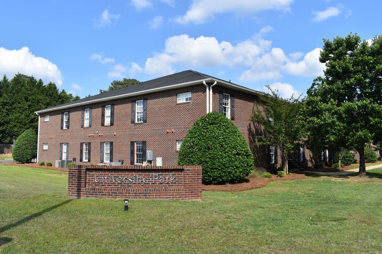 Primary Photo - 3 Bed 3 Bath Apartment at University Park