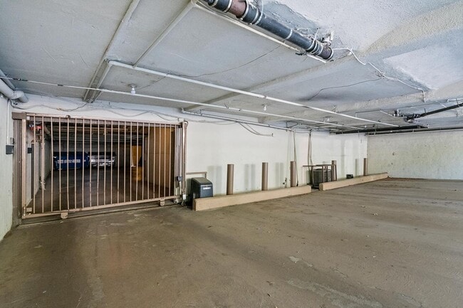 Foto del edificio - 9080 Shoreham Dr