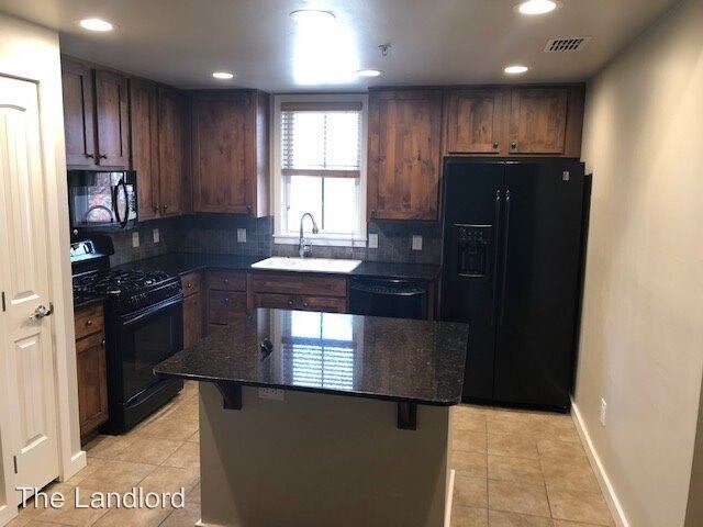 Primary Photo - 6300 Locarno Dr