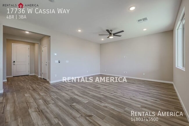 Building Photo - NEWER 4 Bd Home With Oversized 2 Car Garag...