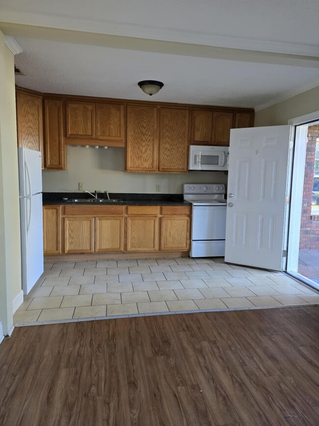 Foto del edificio - 836 Northside Dr E