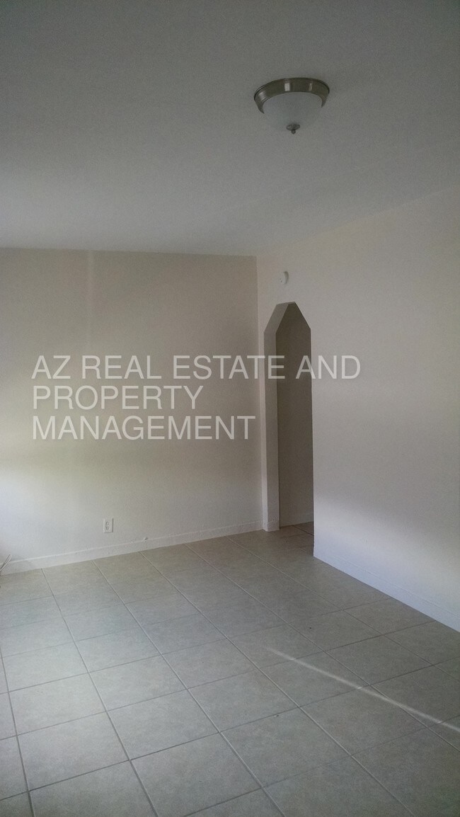 Foto del edificio - 1649 E Oak St
