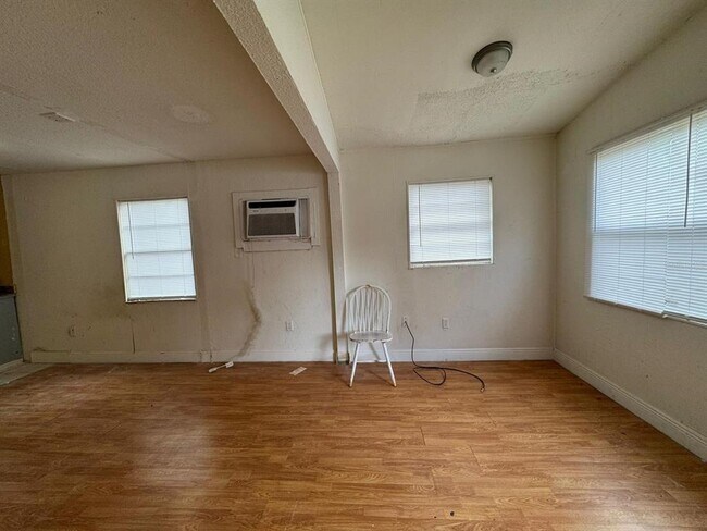 Foto del edificio - 140 E 12th St