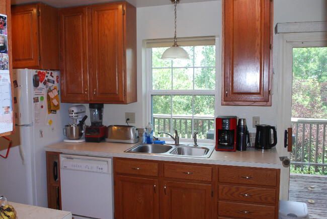 Building Photo - 2828 Silverplume Dr