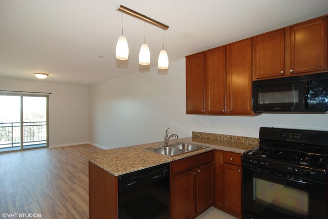 Building Photo - ReVerb Century Station Apt! (3200 S Oak Park)