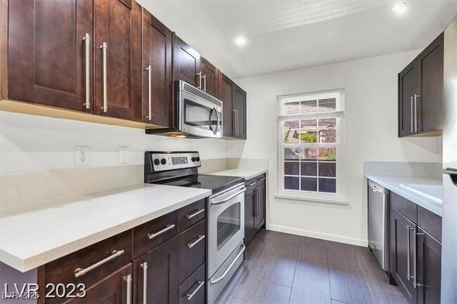 Foto del edificio - 231 W Horizon Ridge Pkwy