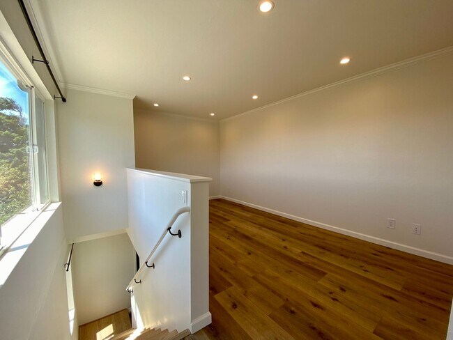 Foto del edificio - Remodeled 3BR, 2BA with Orchard, Garage & ...