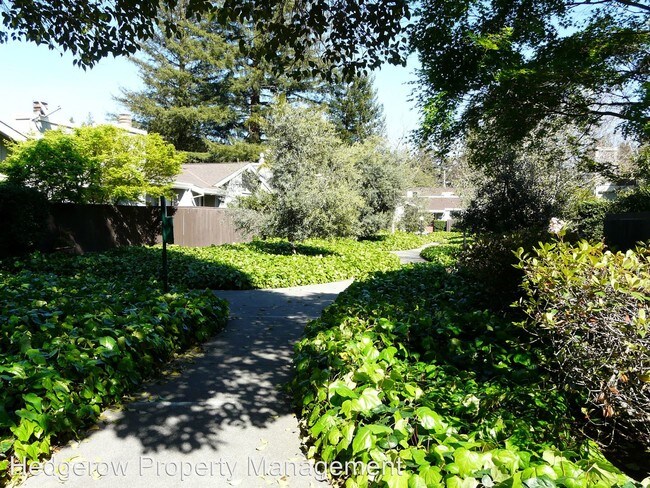 Building Photo - 3 br, 2 bath House - 1126 Walnut Street