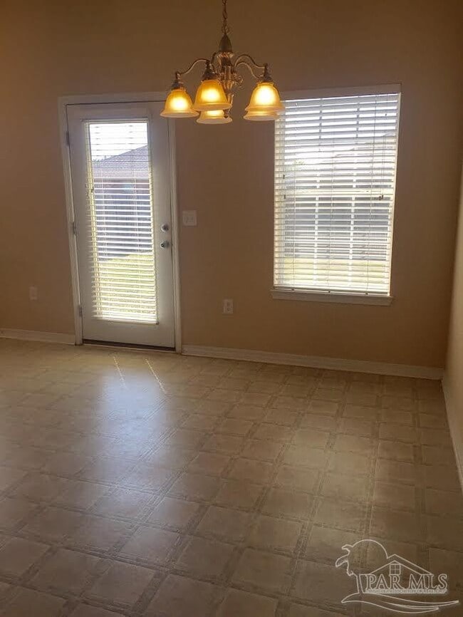 Foto del edificio - 4721 Ashley Pl Blvd