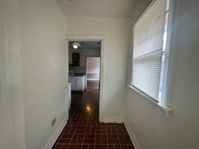 Building Photo - Plaza District / Classen 3 Bed Beauty!