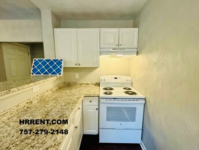 Building Photo - Adorably Renovated 3 Bedroom 2 Bath Single...