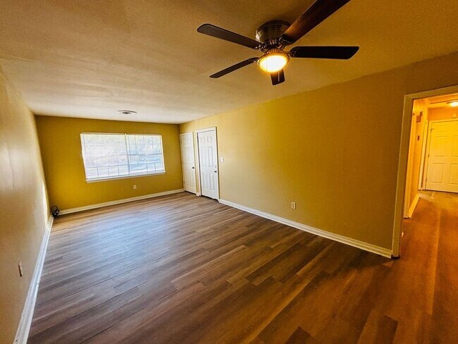 Building Photo - 1368 Dorgan St