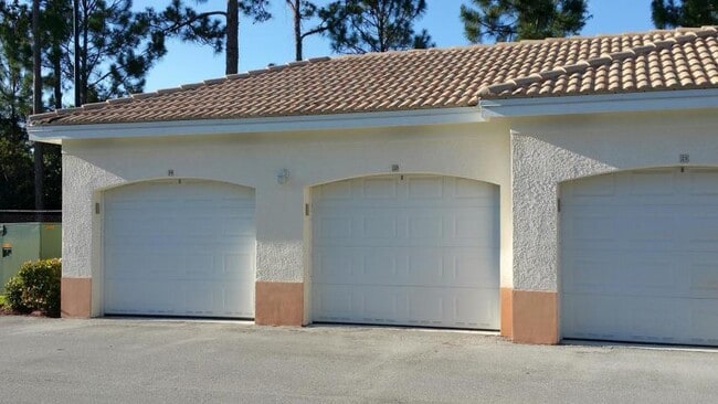 Building Photo - 1210 Myrtlewood Cir E