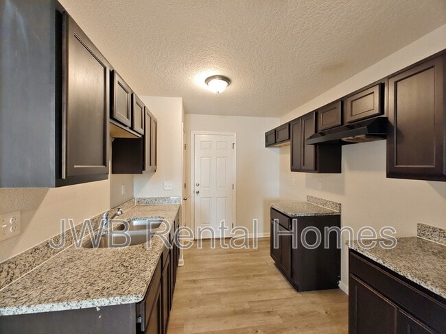 Foto del edificio - 8606 Eaton Ave