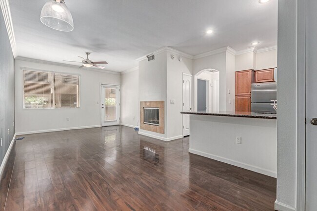 Foto del edificio - STUNNING UPDATED 1 BED / 1 BATH BILTMORE A...