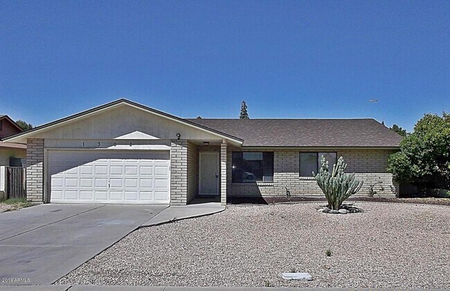 Building Photo - 1302 W 13th St