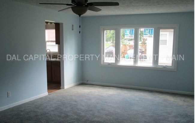 Foto del edificio - Dodge 4 Bed Home on large lot for Rent